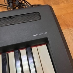 （決定済み）ヤマハ　電子ピアノ　P-85　ペダル（LP-5A）つき　台（L-85）付き　譜面台なし　説明書あり　 88鍵 GHS鍵盤　の画像