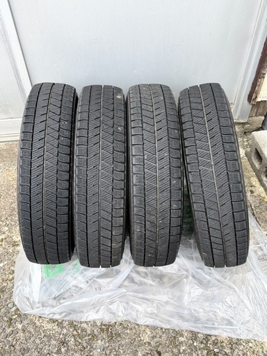値下げしました！早い者勝ち　BSスタッドレスタイヤ　VRX3 　145/80R13　4本