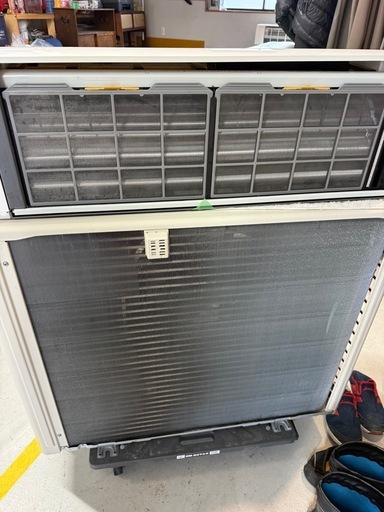 2019年　日立白くま　5.6k    18畳　　200v 清掃済み