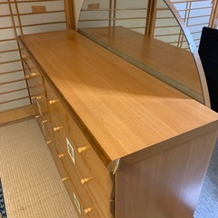 鏡付きタンスの画像
