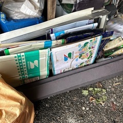 エアコン、掃除機、鉄くずの画像