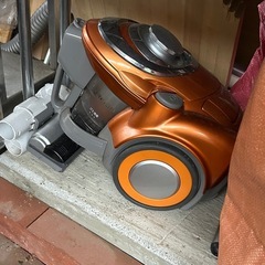 エアコン、掃除機、鉄くずの画像