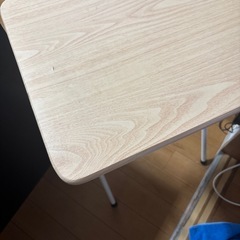 折りたたみテーブルの画像