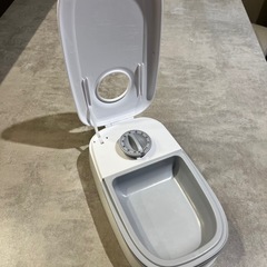 タイマー式　ペット　エサ入れの画像