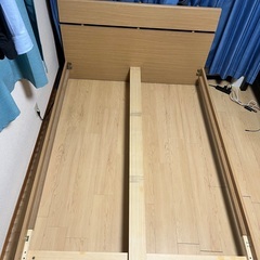 ダブルベッドフレーム(木製）の画像