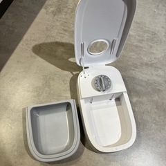 タイマー式　ペット　エサ入れの画像