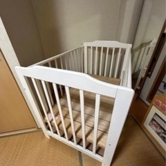 ベビーベッドの画像