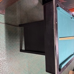 ビリヤード台(キューつき付き)の画像