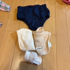 70、80サイズ服、スタイとカーディガンと靴下、GAPのパンツの画像