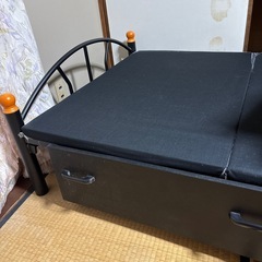 収納付きパイプベッドの画像
