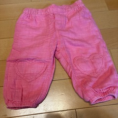 futafutaのズボンとH&Mのズボンの画像