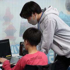 マインクラフトの世界で楽しみながらプログラミングを学べる教室の画像