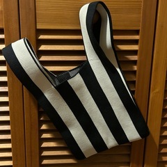 ニット　トートバッグ　サブバッグ　エコバッグ　白　黒　ストライプ　美品の画像