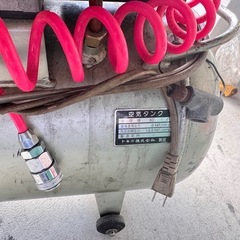 日立製エアーコンプレッサーの画像