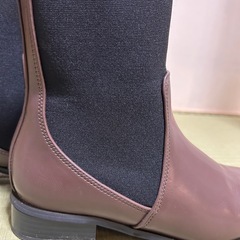 サイドゴアのショートブーツ。きれい目の画像