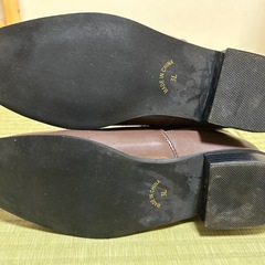 サイドゴアのショートブーツ。きれい目の画像