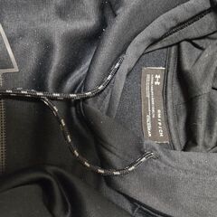 アンダーアーマー UNDER ARMOR 黒 フード付き スウェット ポケットの画像