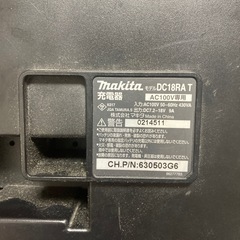 工具箱、マキタバッテリー、充電器、ビスの画像