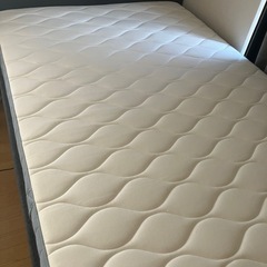 IKEA ダブルベッド　フレーム、マットレス
の画像