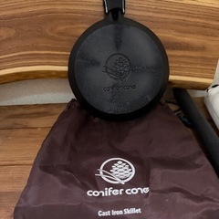 コニファーコーン　
スキレットの画像