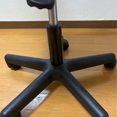 メッシュのオフィスチェア（ブラック）の画像