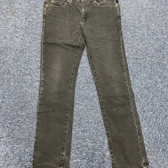 JOHNNY RAMONEのダークグレーのストレートデニムの画像