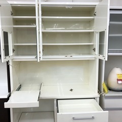 【ドリーム川西店御来店限定】☆ジモティー見たよ♪割引☆  3枚扉食器棚 ホワイト クリーニング済み 【99560000027689】の画像