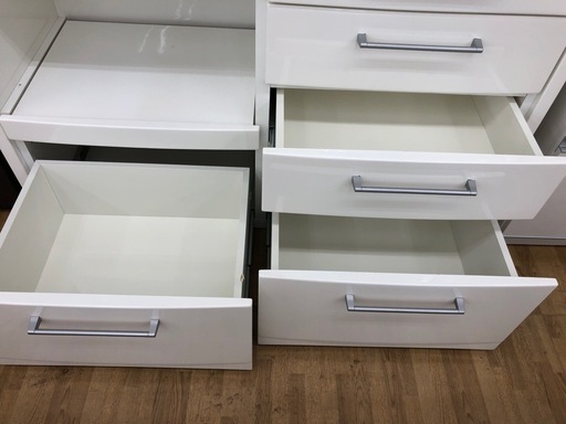 ドリーム川西店御来店限定】☆ジモティー見たよ♪割引☆ 3枚扉食器棚