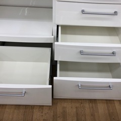 【ドリーム川西店御来店限定】☆ジモティー見たよ♪割引☆  3枚扉食器棚 ホワイト クリーニング済み 【99560000027689】の画像