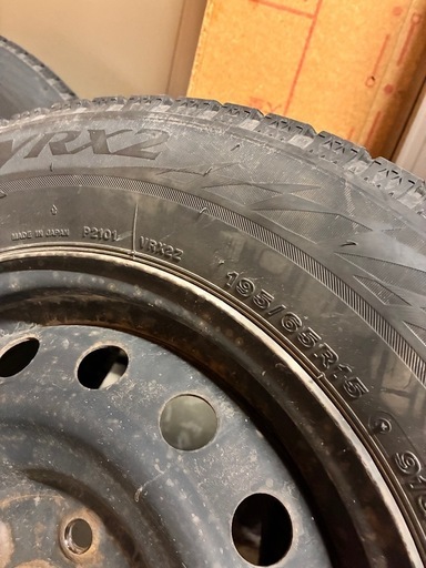  【ご購入者様決定しました】スタッドレスタイヤ  195/65R15  ＶＲＸ2