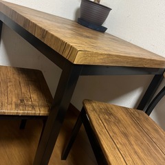 ダイニングテーブル椅子2脚セットの画像