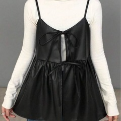 PUレザー　黒　キャミソール　秋服　　　の画像