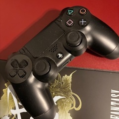 FINAL FANTASY TYPE-0の赤い本体と黒いコントローラーのセット。の画像