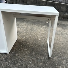 IKEA　白い机の画像