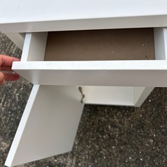 IKEA　白い机の画像