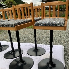 カウンターチェア5脚＋1脚の画像