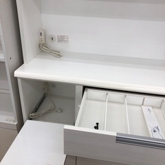 【ドリーム川西店御来店限定】☆ジモティー見たよ♪割引☆  3枚扉食器棚 ニトリ ダリア  クリーニング済み 【99560000027665】の画像