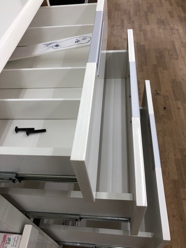 【ドリーム川西店御来店限定】☆ジモティー見たよ♪割引☆  3枚扉食器棚 ニトリ ダリア  クリーニング済み 【995600000276