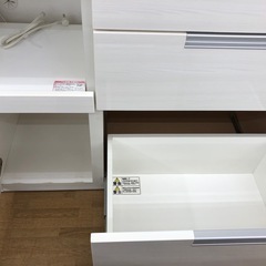 【ドリーム川西店御来店限定】☆ジモティー見たよ♪割引☆  3枚扉食器棚 ニトリ ダリア  クリーニング済み 【99560000027665】の画像