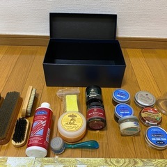 【中古】靴磨きグッズ（ブラシ、クリーム、ワックス、専用洗剤）の画像