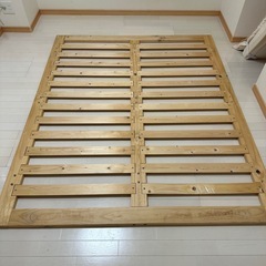 天然木　脚付すのこベッド　クイーンサイズの画像