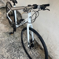 8段ギア‼️ MERIDAクロスバイク700×32C自転車バイク街乗り通勤車通学車🍉プロフ必読の画像