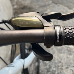 8段ギア‼️ MERIDAクロスバイク700×32C自転車バイク街乗り通勤車通学車🍉プロフ必読の画像
