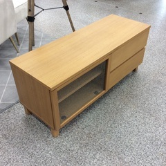 【無印のシンプルなデザイン】 ローボード　テレビ台 無印　MUJI　無印良品　良品計画　引き出し付き　ガラス扉　オーク材　ナチュラルの画像