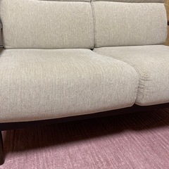 ニトリ　木製ソファ　ブラウン　ファブリック 2人掛けソファ  家具　インテリア　くつろぎの画像