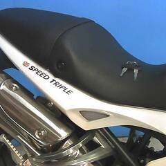 トライアンフ スピードトリプル 白 エンジン始動動画 車検取得で乗れます 半額配送キャンペーン 現状渡し諸経費￥0- P-Yardの画像