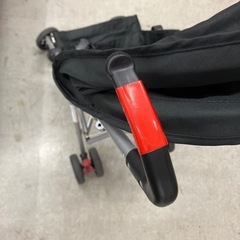 A2510-159　Ｂ型 ベビーカー 折りたたみ バギー ブラック キズ汚れ有り 持ち手に赤いテープ有りの画像