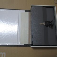 ブック型 隠し金庫 キーロック  貴重品入れ の画像
