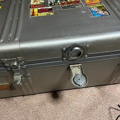 鍵付きジュラルミンケースの画像