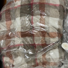 【無料】ニトリコタツテーブル（ネジ1本欠けあり、使用感あり）とニトリコタツ布団引き取り限定の画像